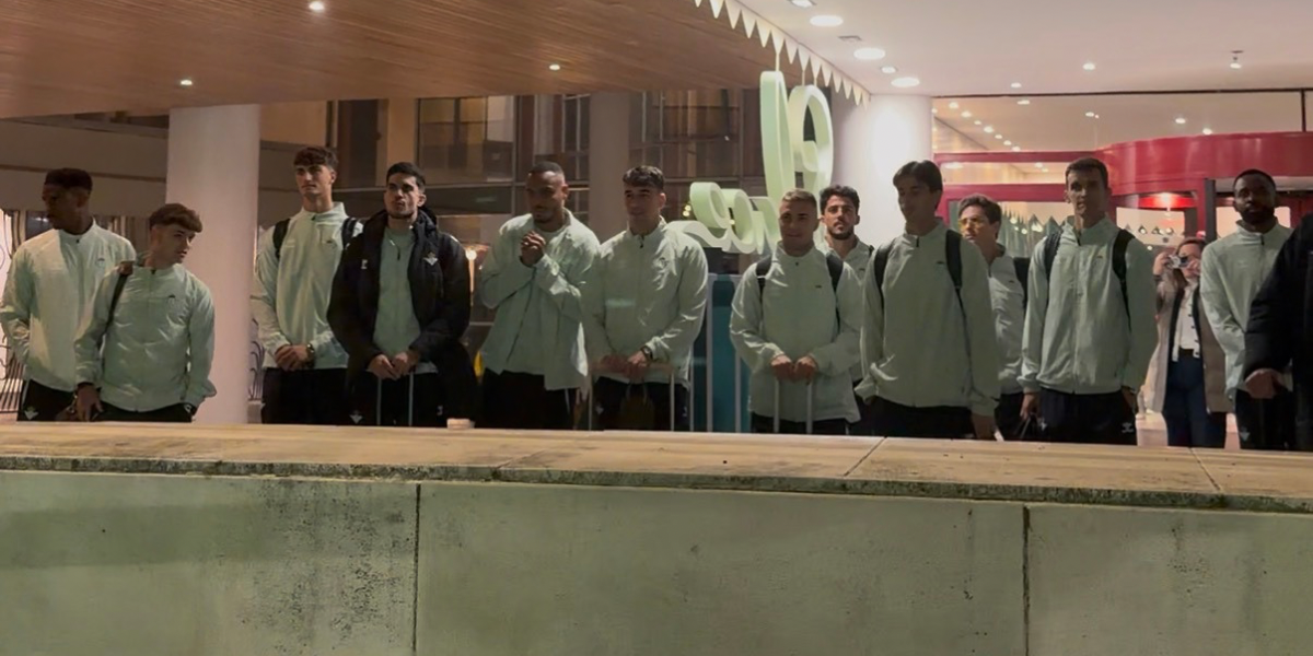 Brutal último aliento de la afición del Betis a la plantilla antes del derbi