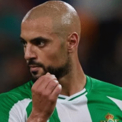 Amrabat en un partido con el Betis