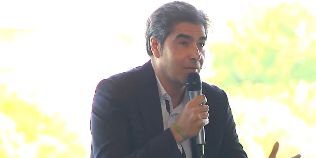 Ángel Haro en la presentación de Antony con el Betis 