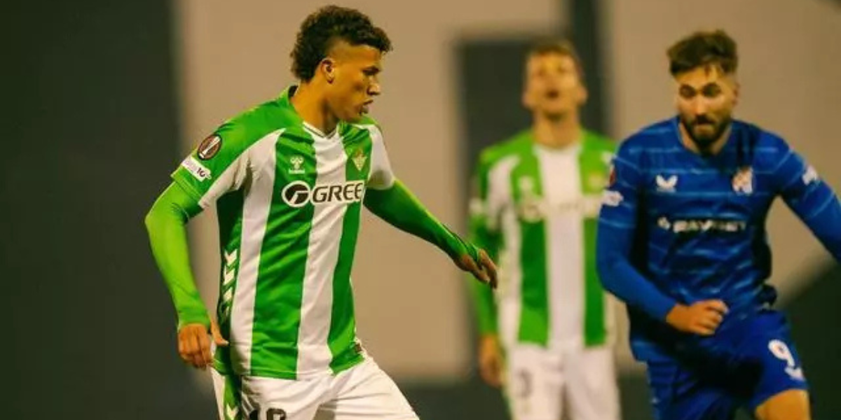 Nelson Deossa en el partido del Betis ante el Zagreb