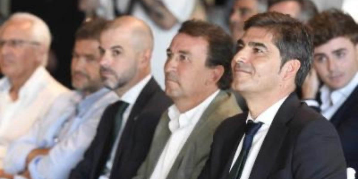 La directiva del Betis en una presentación