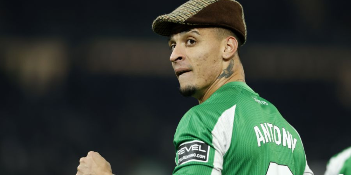 Antony celebrando un gol con el Betis