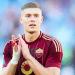 Dovbyk durante un partido de esta temporada con Roma