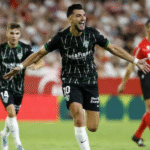 Rafa Mir celebra su gol al Sevilla en el Pizjuán