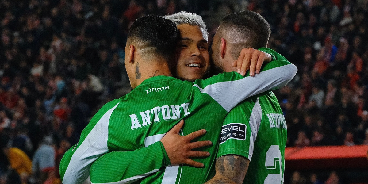 Cucho, Antony y Ruibal celebrando un gol del Betis en Murcia