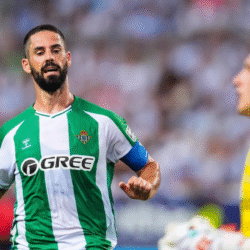 Isco durante un partido de pretemporada con el Betis