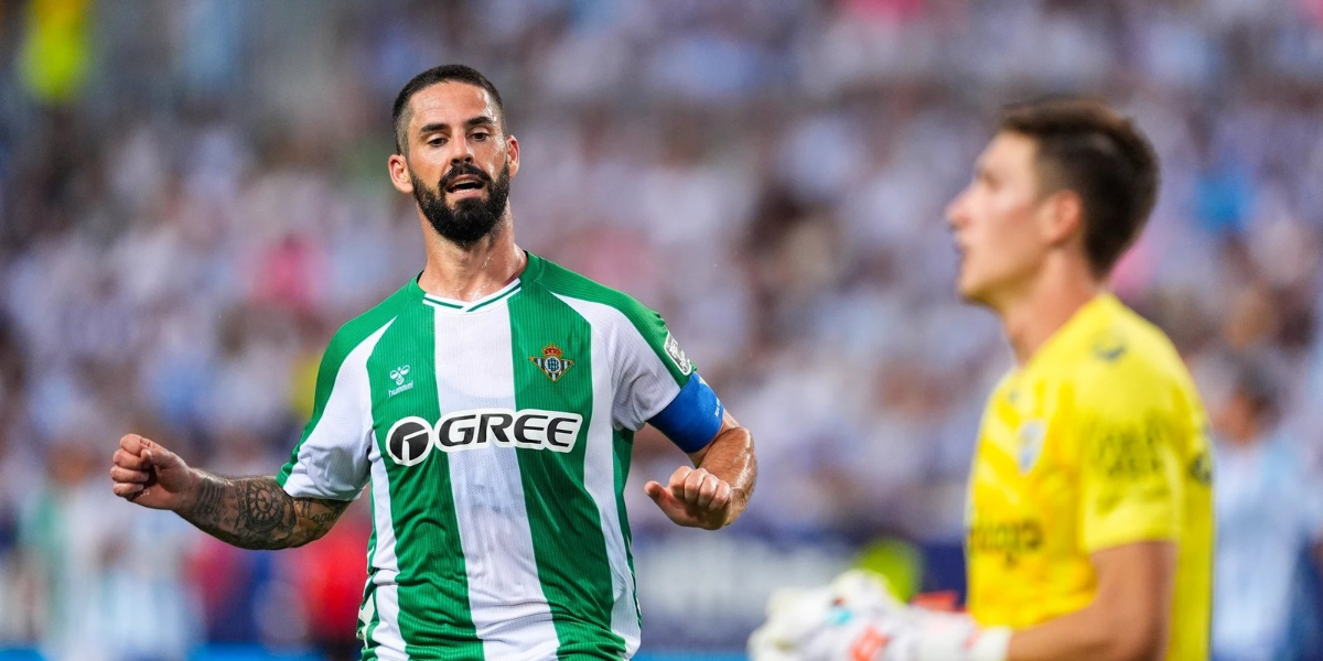 Isco durante un partido de pretemporada con el Betis
