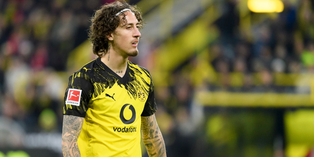 Fabio Silva en un partido con el Dortmund