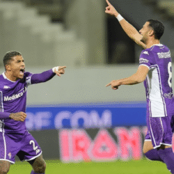 Mandragora celebrando la última victoria del la Fiorentina