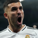 Ceballos celebrando un gol con el Madrid
