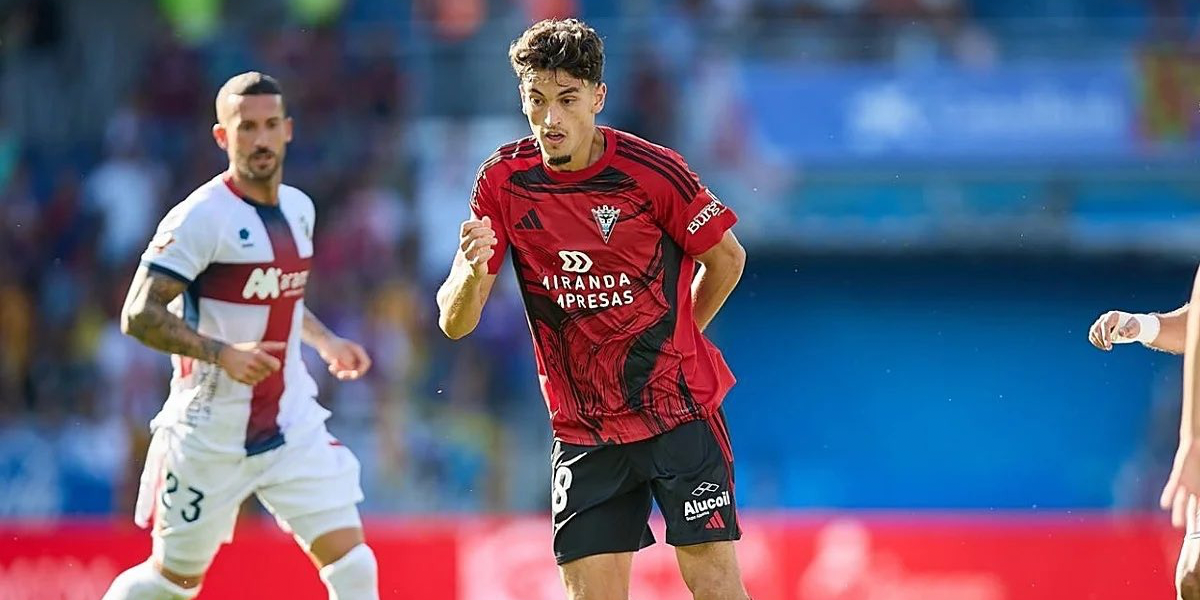 Ismael Barea en un encuentro con el Mirandés 