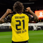Fabio Silva celebrando un gol con el Dortmund