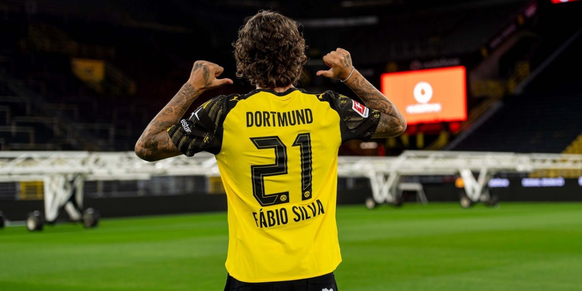 Fabio Silva celebrando un gol con el Dortmund