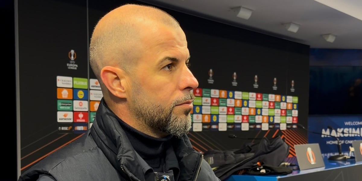 Manu Fajardo atiende a los medios en Zagreb