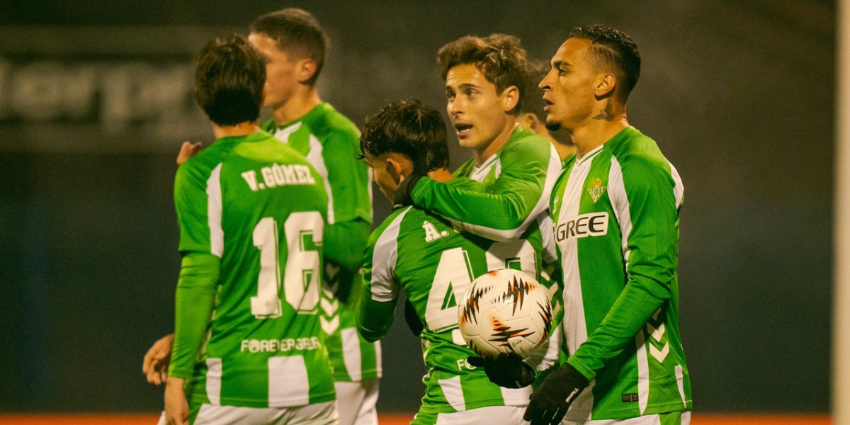 El Betis celebra su gol en Zagreb