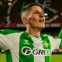 Altimira celebrando la victoria ante el Sevilla