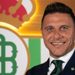 Joaquín Sánchez al ser nombrado consejero del Betis
