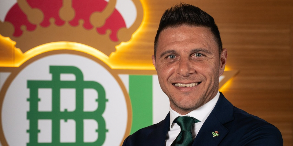 Joaquín Sánchez al ser nombrado consejero del Betis