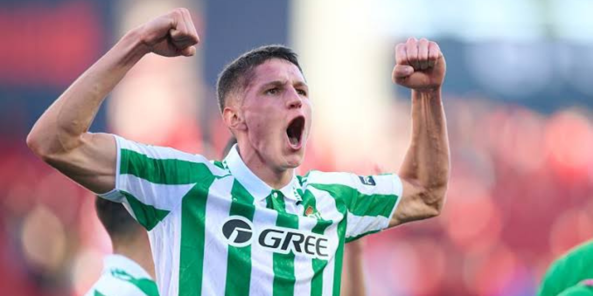 Altimira celebrando una victoria con el Betis 