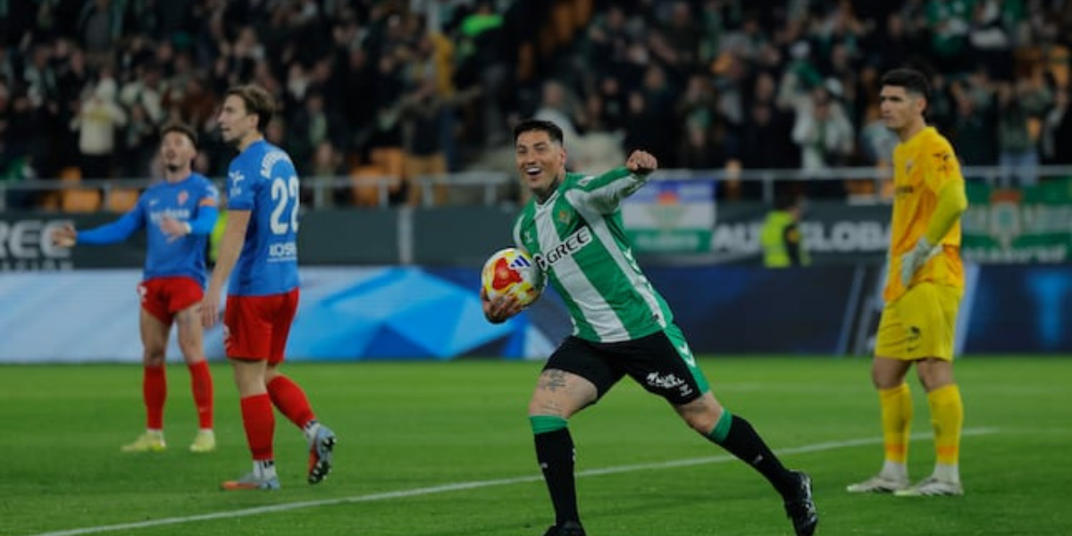 Chimy celebra su gol al Elche
