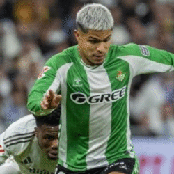 Cucho Hernández durante el choque del Betis ante el Madrid