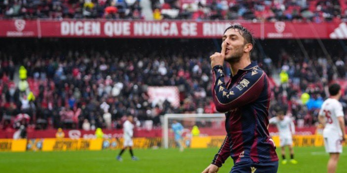 Losada manda a callar a la grada del Pizjuán