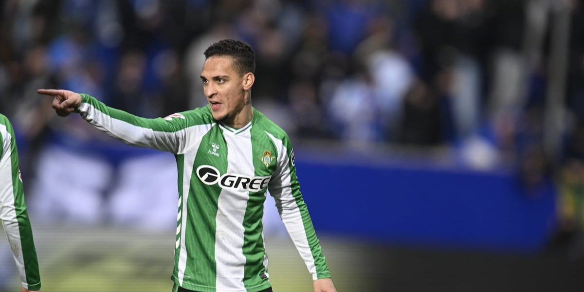 Antony durante el partido del Betis ante el Oviedo