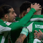 Los jugadores del Betis celebran uno de los goles ante el Elche