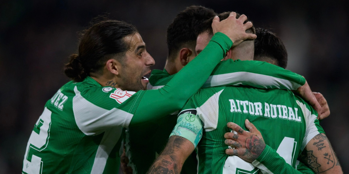Los jugadores del Betis celebran uno de los goles ante el Elche