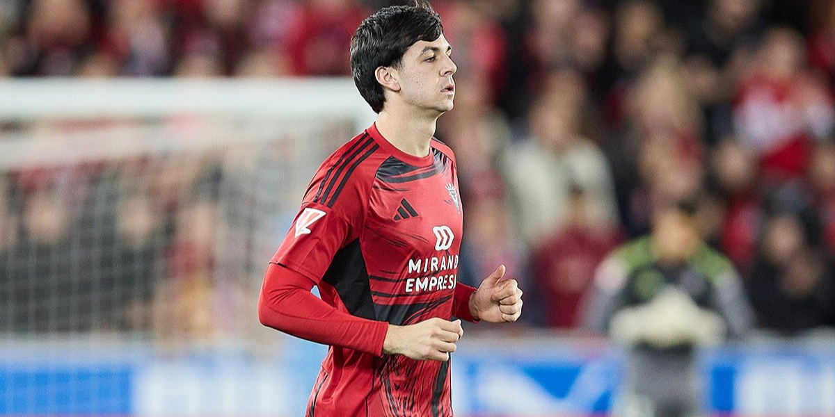 Petit durante un encuentro con el Mirandés 