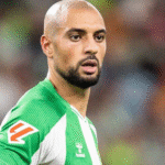 Amrabat durante un encuentro con el Betis