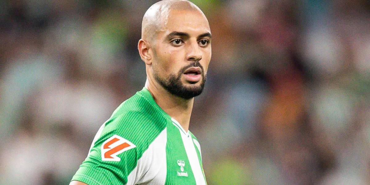 Amrabat durante un encuentro con el Betis
