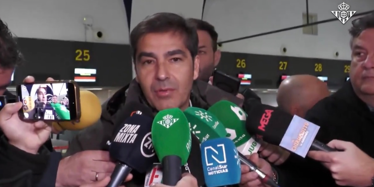Declaraciones de Haro en el aeropuerto de Sevilla, antes de viajar a Grecia