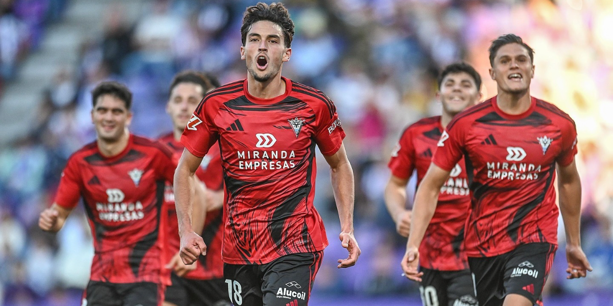 Ismael Barea celebrando un gol con el Mirandés 
