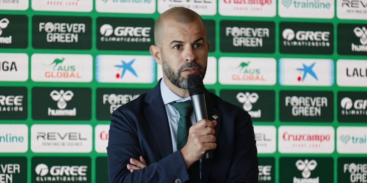 Manu Fajardo en una presentación con el Betis 