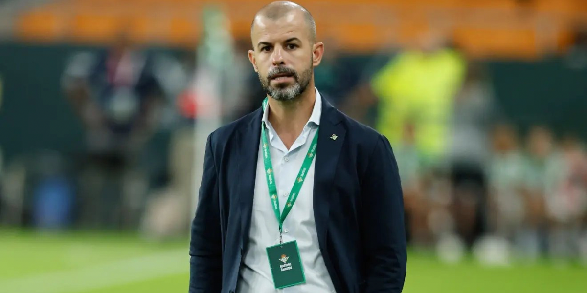 Manu Fajardo en la previa de un partido del Betis