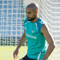 Amrabat, durante un entrenamiento con el Betis