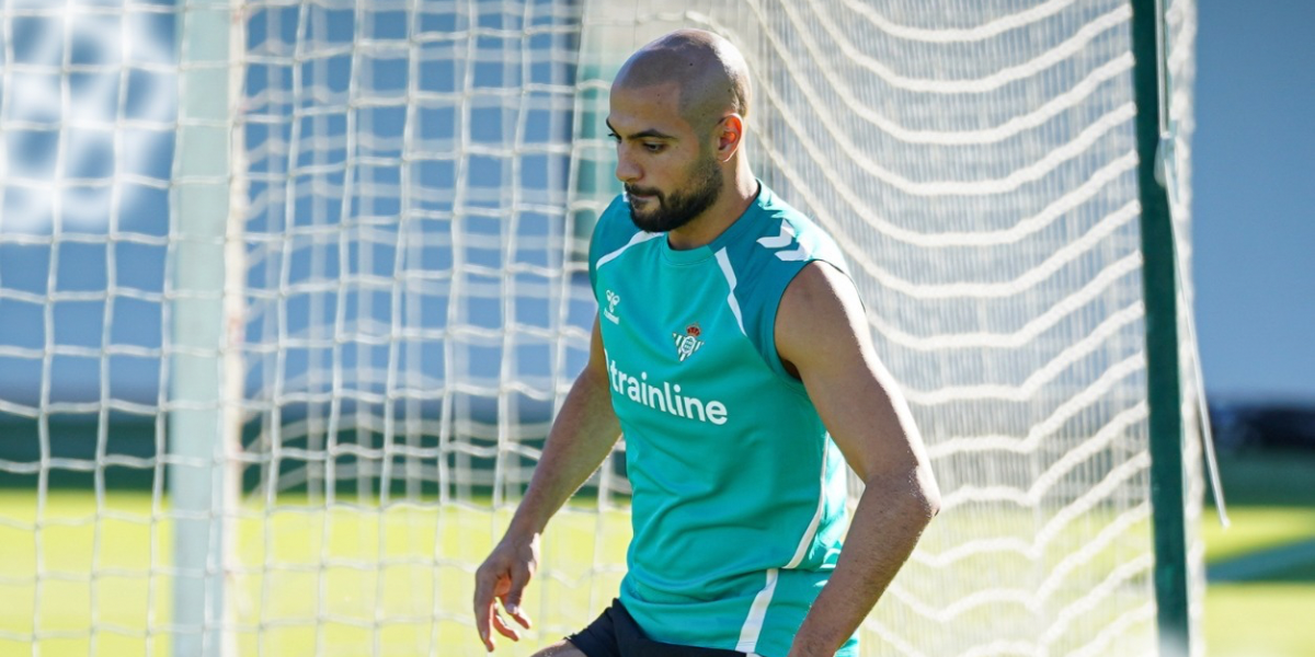 Amrabat, durante un entrenamiento con el Betis