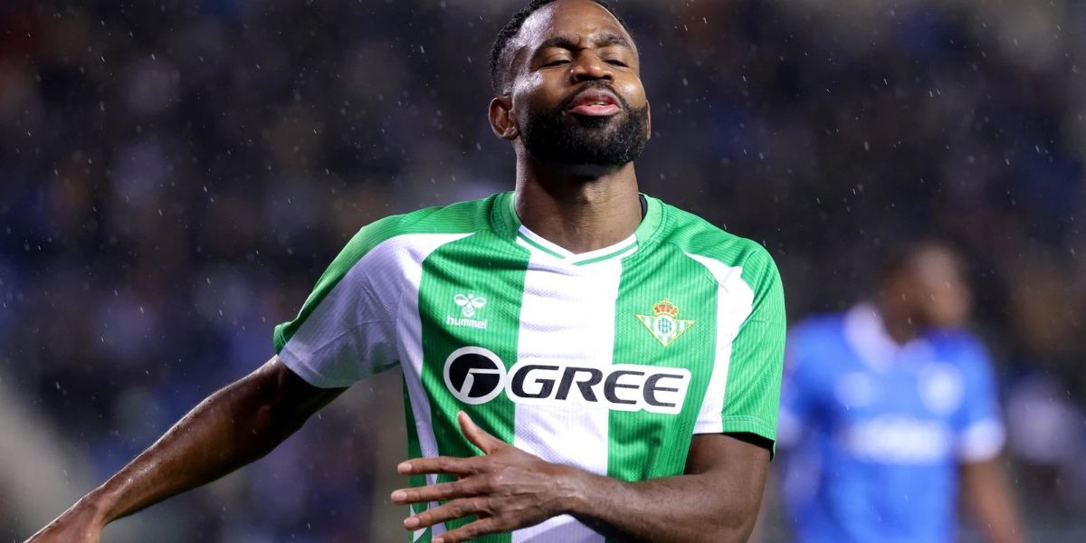 Bakambu lamentándose de una ocasión fallada