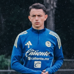 Alvaro Fidalgo durante un entrenamiento con América