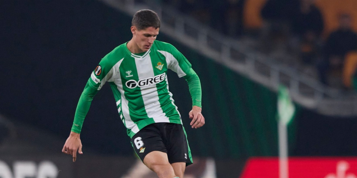 Sergi Altimira durante un partido europeo del Betis