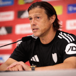 Almeyda en rueda de prensa