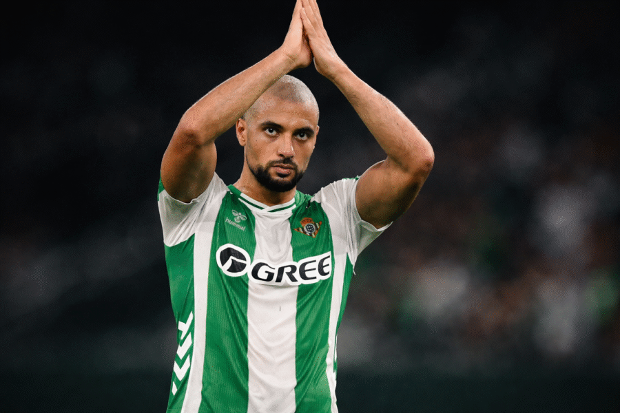 Amrabat durante un partido liguero del Betis