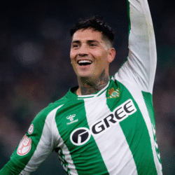 Chimy Ávila celebrando su gol ante el Valencia