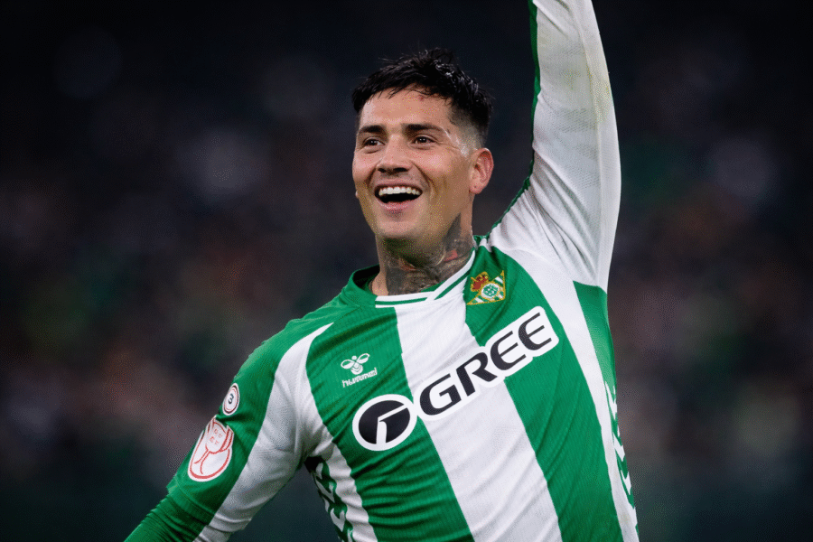 Chimy Ávila celebrando su gol ante el Valencia