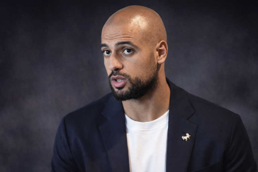 Amrabat en su presentación con el Betis