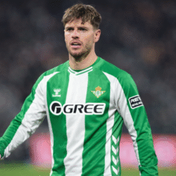 Lo Celso durante un partido con el Betis