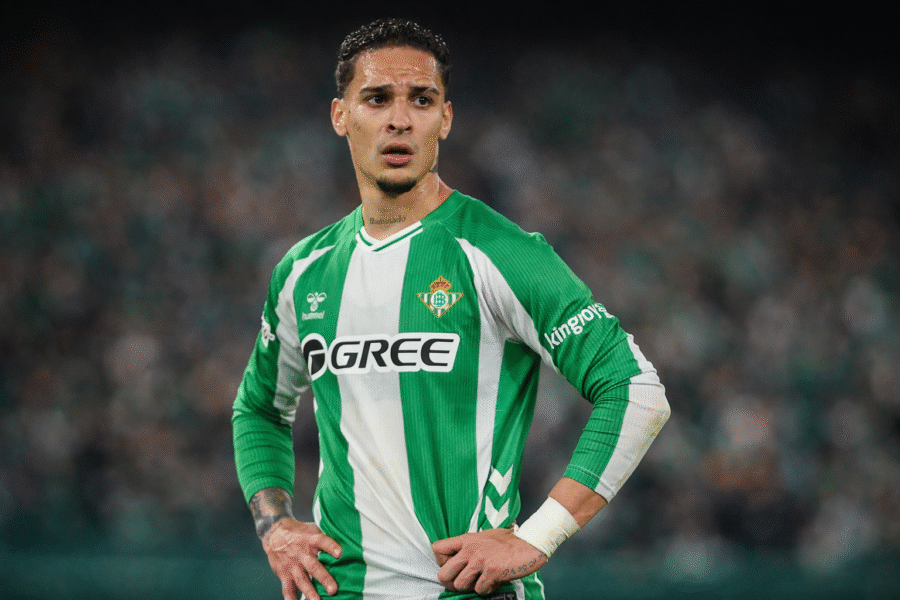 Antony durante un encuentro del Betis