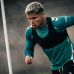 Cucho Hernández, en un entrenamiento con el Betis