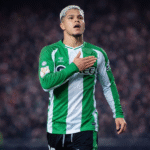 Cucho Hernández, celebrando su gol con el Betis